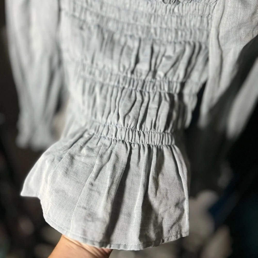 Who What Wear Women’s Peplum Smocked Balloon 3/4 Sleeve, Light Blue Medium - Picture 7 of 7